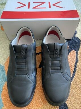 Kizik Men's New York Black with Black Outsole 10.5Wide(EE) Shoes